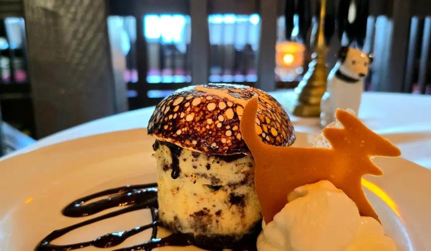 Dessert with lamp on table